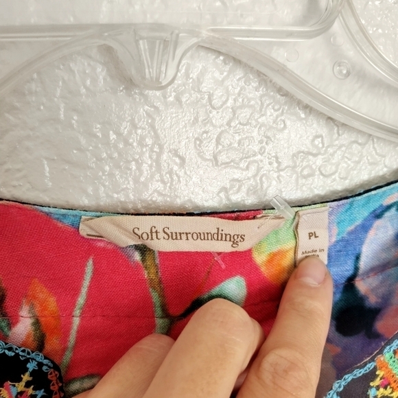 Soft Surroundings Top Linen Blend Bell Sleeves Embroidered Side Slits Chic sz LP - Picture 3 of 7